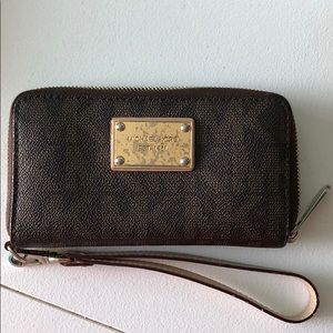 MK wristlet